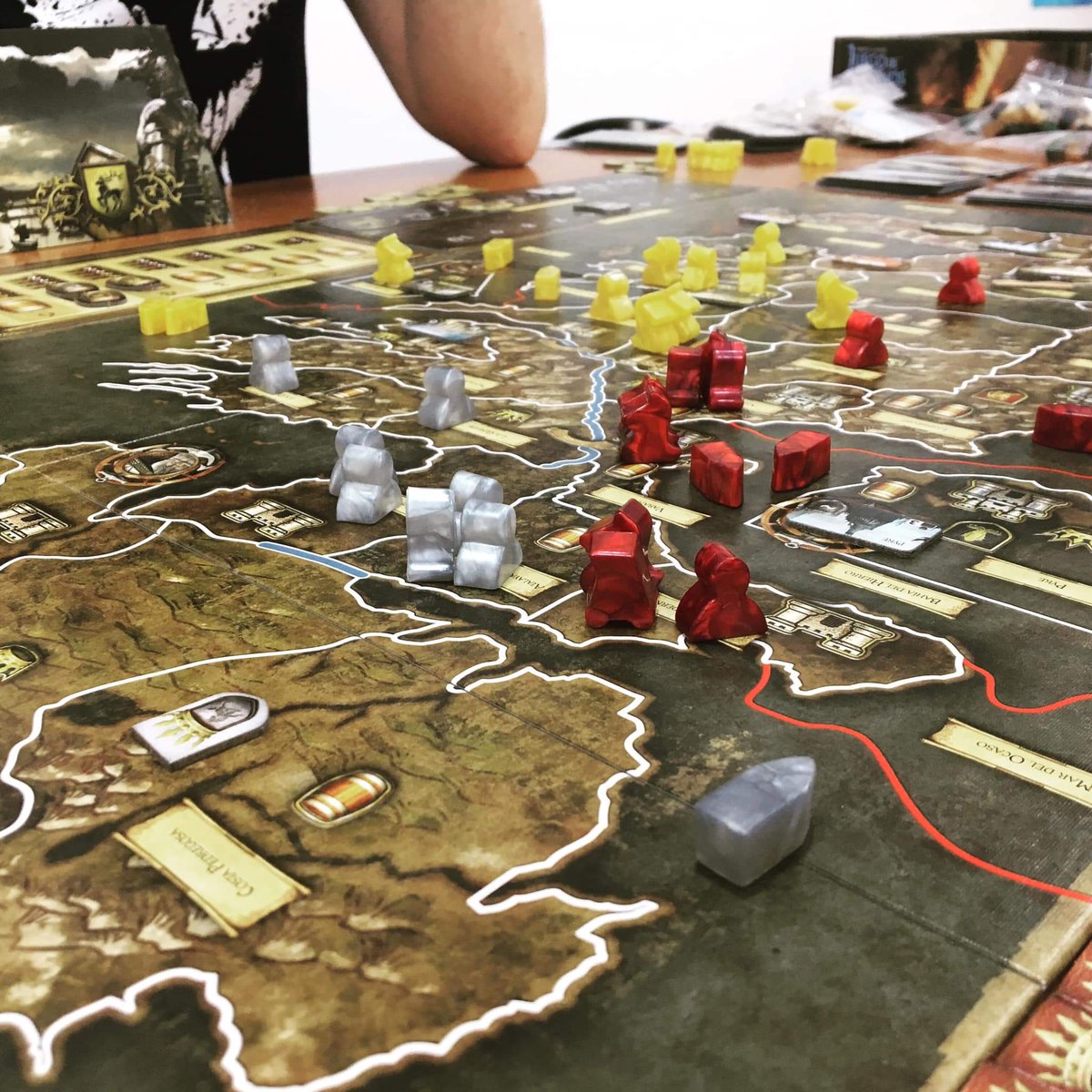 pásate por @VitruvianGames y vive fabulosas aventuras mientras te tomas un refresco para combatir el caloret! C/segorbe n9 Valencia