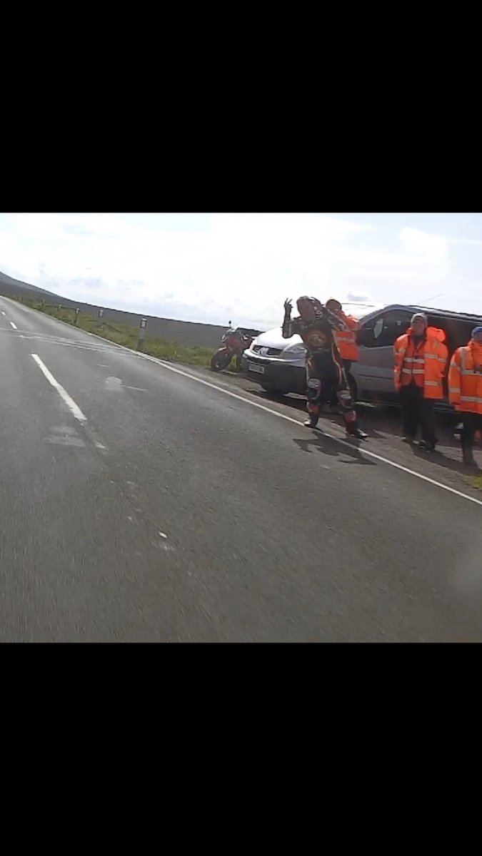 jm130tt's tweet image. Just cruising up the mountain mile yesterday on my @MUGENSHINDENTT and seen some old codger flicking me the Vs not sure but it looks very much like my mate @michaelrutter_  poor old man must be having a rest.