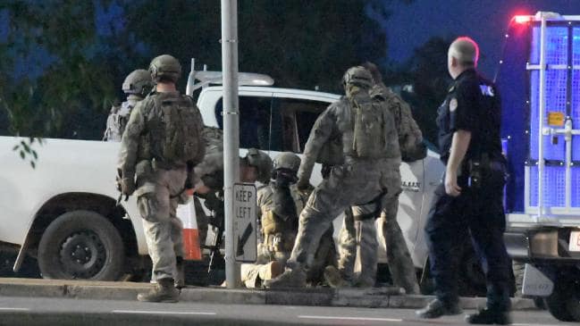 newscomauHQ's tweet photo. #Breaking: Four people are dead and two are injured after a man allegedly went on a shooting rampage across Darwin tonight. https://t.co/mY4DiiMPit https://t.co/23UyTexiOd