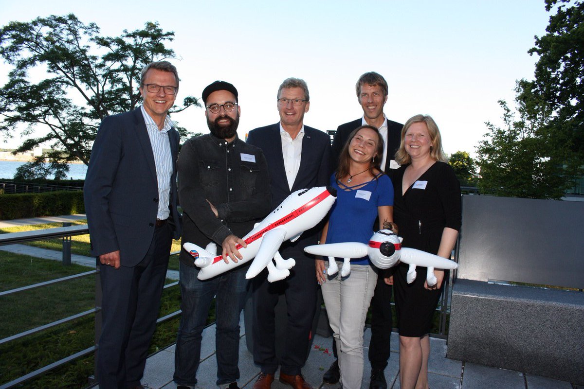 Ready to take off? Das Finale des #Überfliegers beginnt in wenigen Stunden!! Wir freuen uns auf klasse Start-up Unternehmen, die es heute wissen wollen ... Wir drücken allen Teilnehmern die Daumen! <a href="/Wirtschaftsland/">WiMi.SH</a> <a href="/stadt_kiel/">Landeshaupstadt Kiel</a> <a href="/anke_rasmus/">Anke Rasmus</a> <a href="/boerrje/">Börrje Schneider</a>