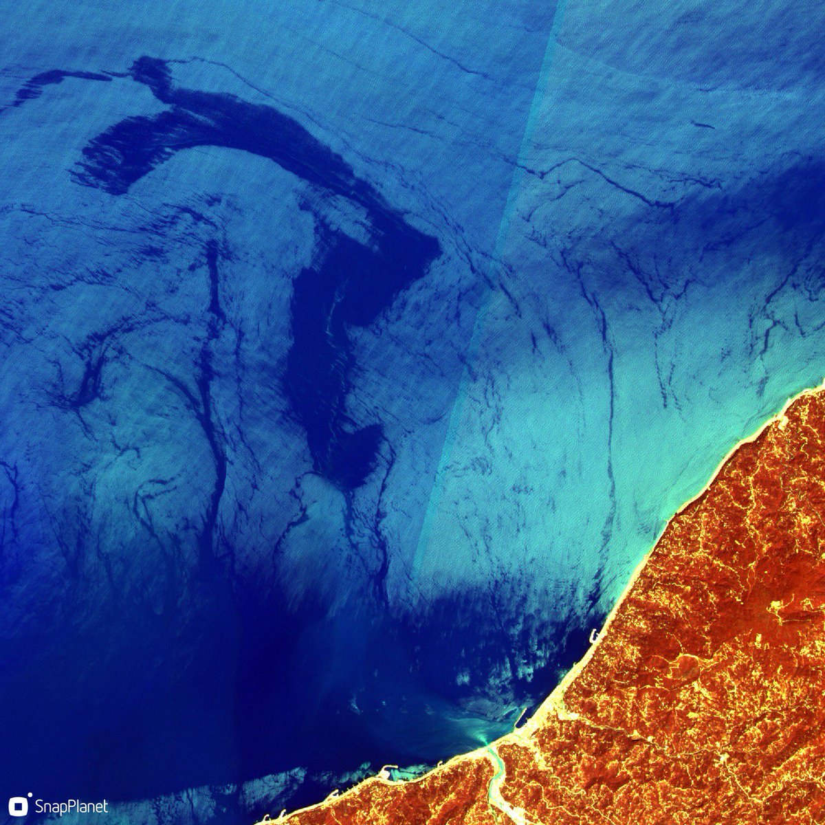 cavrinceanu's tweet photo. Not all #oilandgas pollution is caused by humans. Nature also contributes. These are some beautiful #sentinel2 examples of oil coming to the surface in the Eastern Black Sea. #Satellites can help us monitor this phenomenon and quantify the amount of hydrocarbon released. https://t.co/dmoU5WOGXz