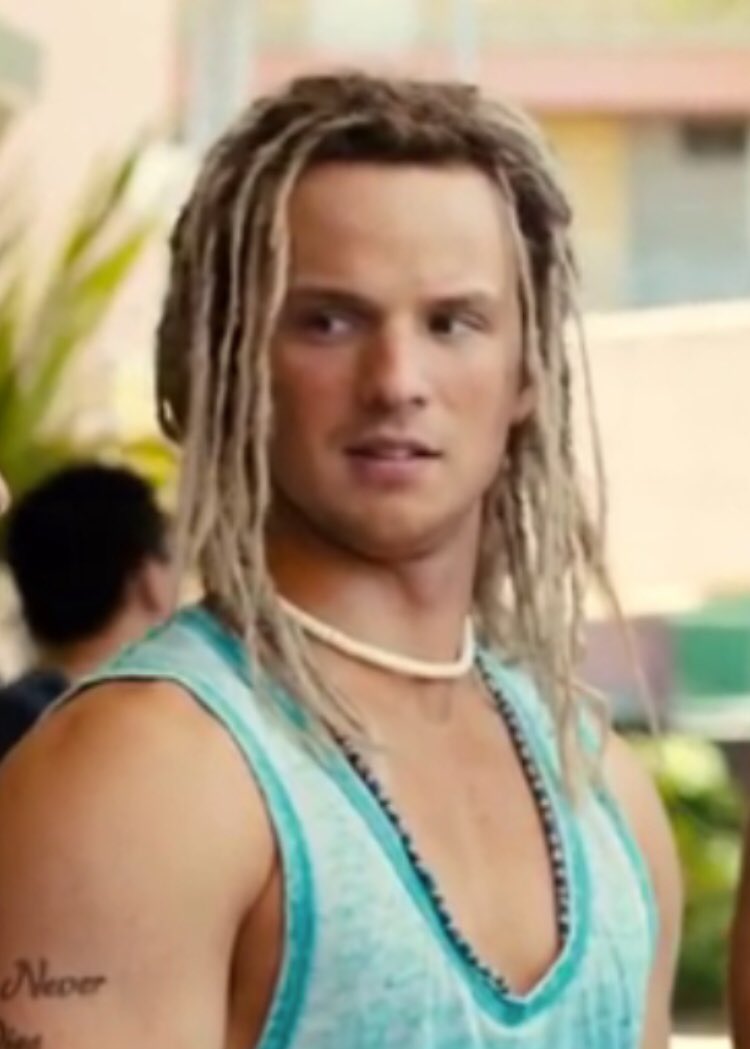 Harrywatkins_'s tweet photo. The only person who will sweep Lucie off her feet๐ #loveisland #inbetweeners2 https://t.co/bzMYhcVWpx