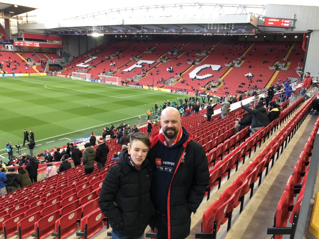 liamines's tweet photo. @hatscarforabadg Me and my lad Liam for the match against Porto. https://t.co/nwlbrxnSbE