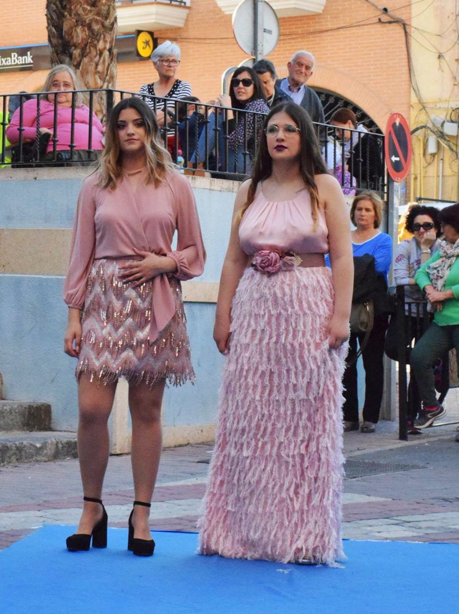 conchi_moya_'s tweet photo. ¿Se aproxima una fiesta de #Graduación? 👨🏻‍🎓👩‍🎓

Un vestido nuevo te quedará genial. 👗👠

#ConchiMoyaModas #Calasparra https://t.co/9ru0GyEj5F