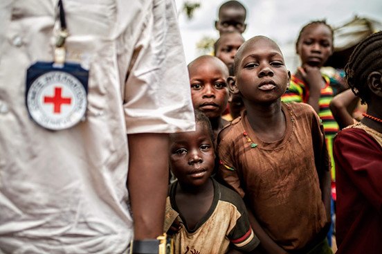 Au cœur des conflits les plus violents, nous protégeons les victimes et apportons une aide humanitaire d’urgence.
Suivez-nous !