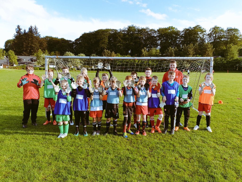 kevjstewart1's tweet photo. Great to be part of @colony_park @AFCCT goalkeeping night for the 2007-11 ages. A great turn out and some great saves #gkunion #gkprogram #goalkeeper #coyr #afcct https://t.co/GHui2PI2Zb