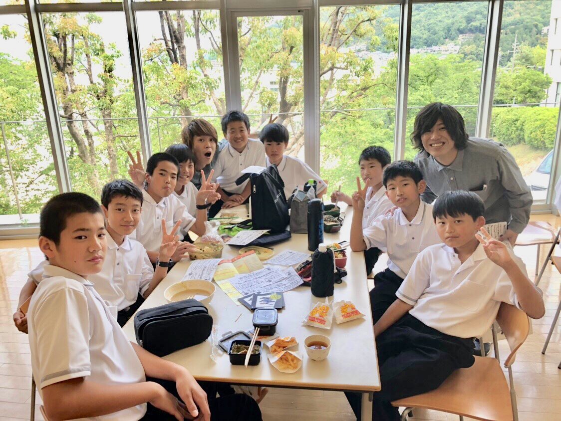 広島城北中学校・高等学校へ たくさん9ジラーにも会えました お昼休憩