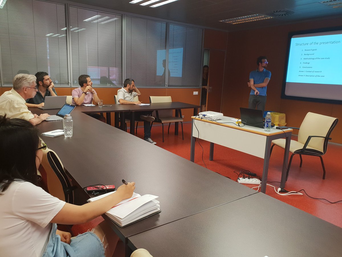 Ingenio_CsicUpv's tweet photo. Sandro Giachi talks about "How policy #entrepreneurs' expectations about development shape different approaches to #innovation: evidence from local agri-food industry system in #Mexico" #IngenioSeminar #TransformativeInnovations @TIPConsortium @sendrow https://t.co/lSHkOlZT1k