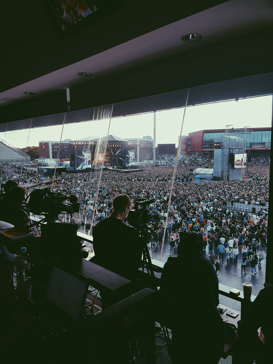 Addilist's tweet image. Two years ago today, Manchester decided that LOVE conquers all, that LOVE will band us together in darkest of times, that even though there is much hate in the world, that we will shine bright with LOVE! We will never forget #OneLoveManchester 🐝❤️ 22.5.17