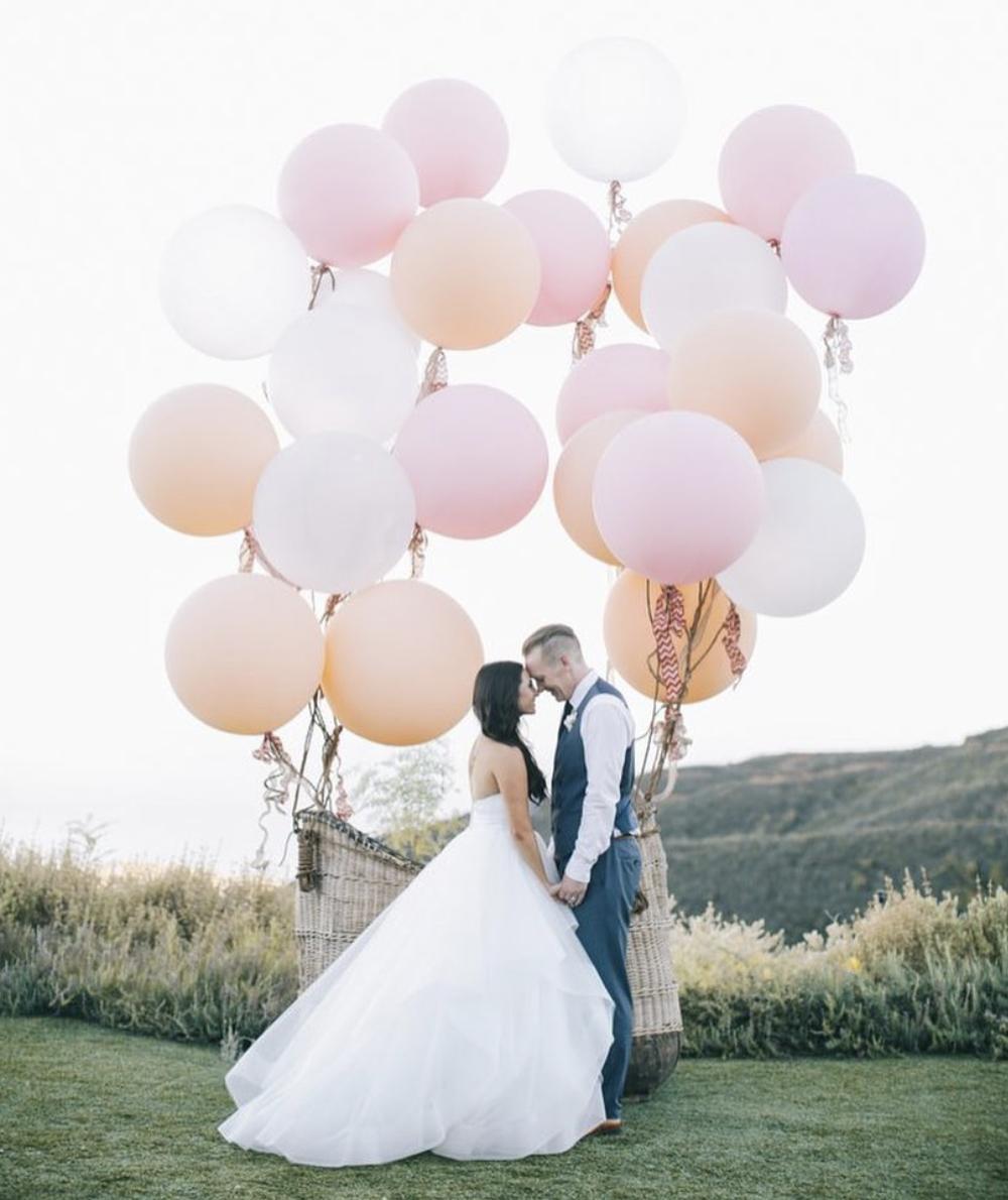 WhataBash's tweet photo. You never get too old for balloons. 🎈 @brandonkiddphoto

#balloons #balloonideas #balloondecor #weddingballoonideas #weddingballoon #wedding #weddingballondecor #partyballoons #partyballoonideas #birthdayballoons #weddingplanning #partyplanning #weddinginspo #weddinginspiration https://t.co/gJjaZzfs5i