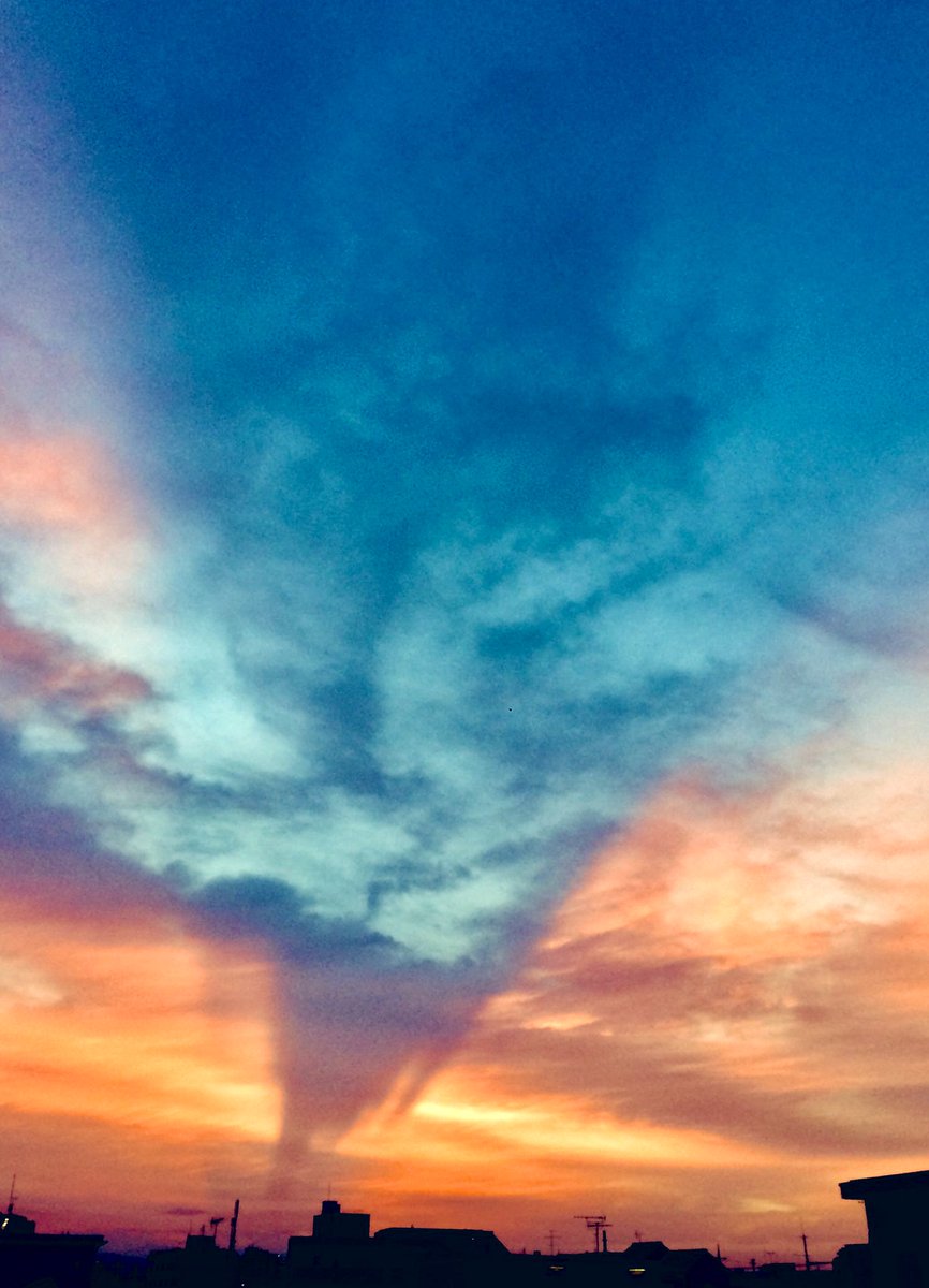 無料イラスト画像 新鮮な幻想 的 夕焼け 空 イラスト 無料イラスト画像 新鮮な幻想 的 夕焼け 空 イラスト