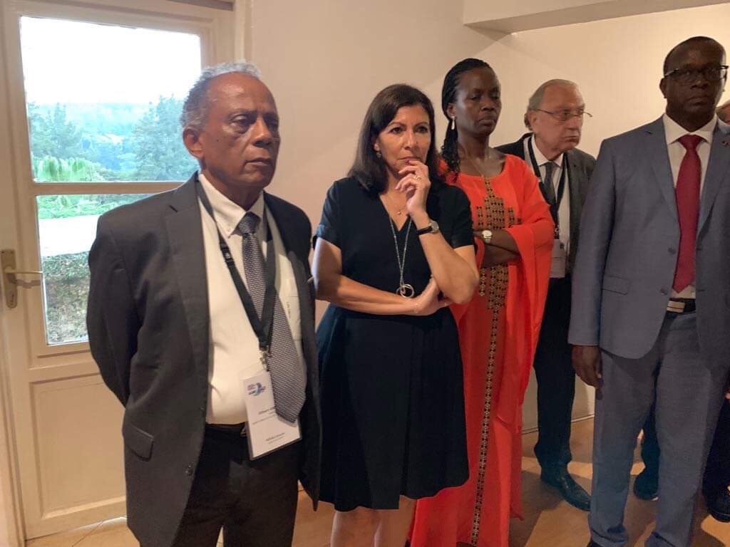 gilbertannette's tweet photo. Je participe actuellement au Congrès de l’Association Internationale des Maires Francophones à Kigali, Rwanda. Occasion de présenter notre Projet Éducatif global. Échanges d’une grande richesse et moments solennels @Anne_Hidalgo @AudreyPulvar https://t.co/KKB9AWd1oZ