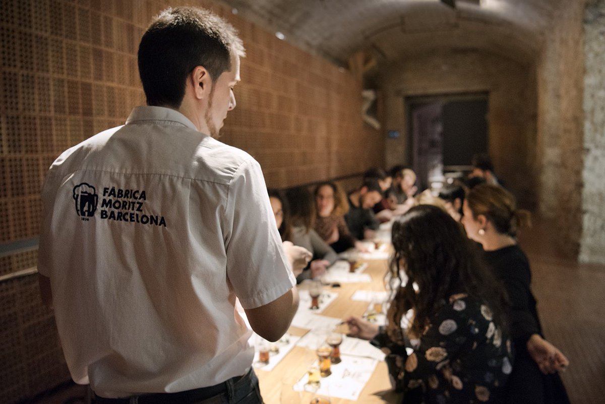 MoritzBarcelona's tweet photo. 🍀SORTEIG🍀 Et convidem a una visita guiada a la Fàbrica Moritz Barcelona i a un tast de les nostres cerveses fresques. Què has de  fer per participar-hi? 1️⃣Segueix-nos 2️⃣Fes RT 3️⃣ Cita a la persona que vols que t'acompanyi 🍻Sort! https://t.co/Uy2RoQ1l6I