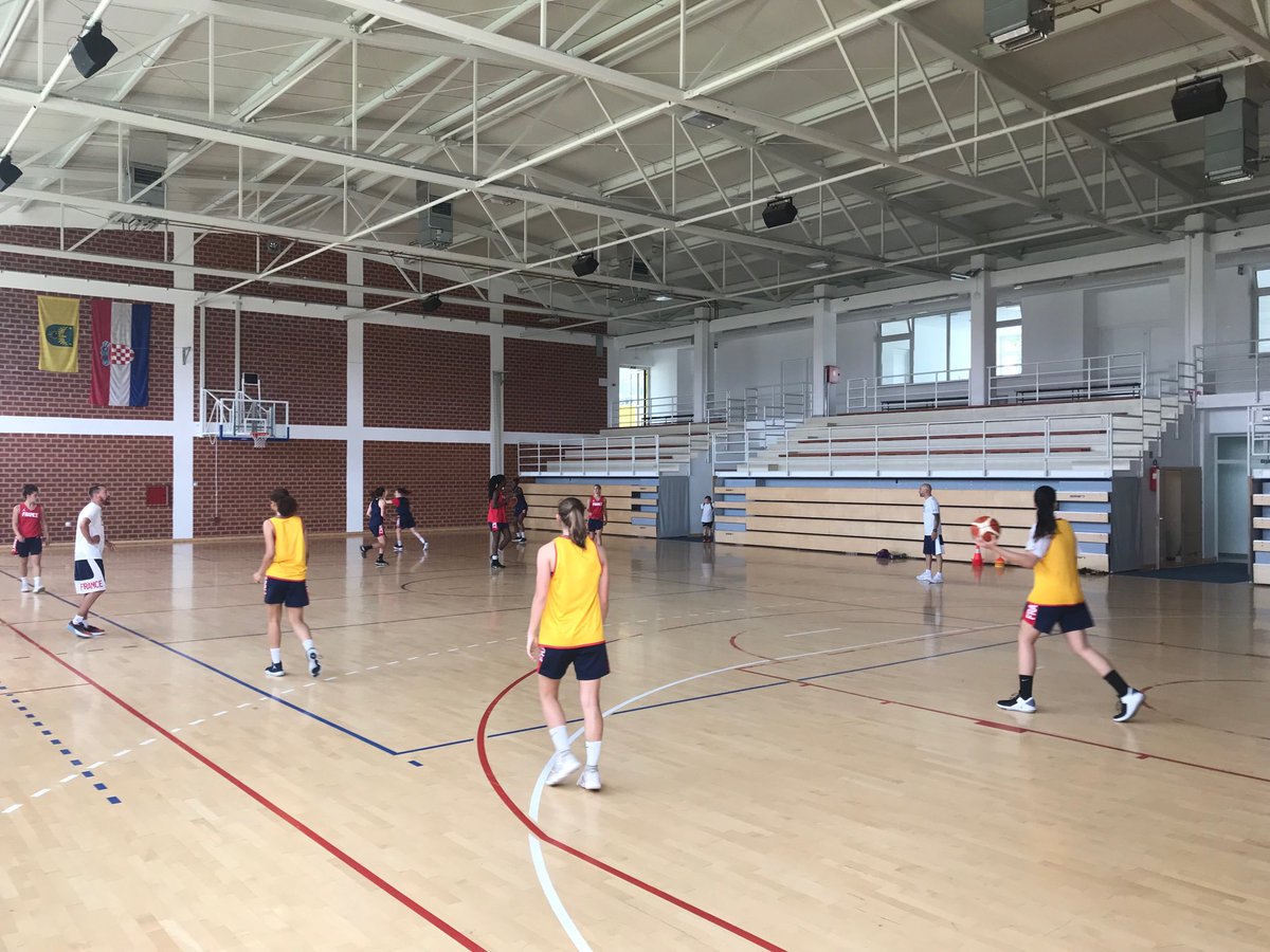 Oumardia_CD75's tweet image. @Première séance d’entraînement des U17 à DURDEVAC en Croatie avec beaucoup d’intensité et de motivation ⁦@jpsiutat⁩ ⁦@HuncklerJp⁩ ⁦@ffbasketball⁩ ⁦⁦@Thierry_Baless⁩ ⁦@acontensoux⁩