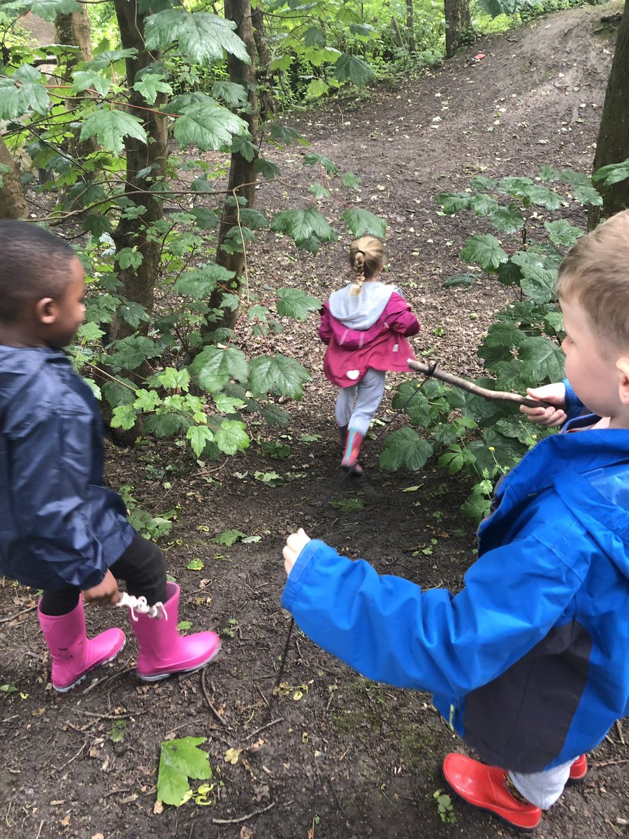 StAidansRecpt's tweet photo. A lovely first Forest School Session. Lots of exploring, tree climbing and yummy hot chocolate!!! https://t.co/Hh3XEbfrYg