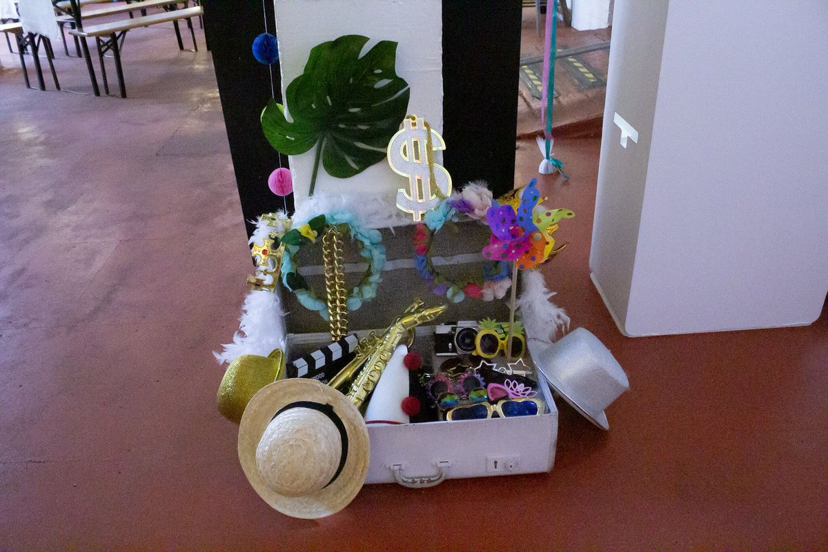 ItsSocialBooth's tweet photo. Pick &amp; Mix Props for a wedding @wearethehide 🌻🌵🍍 
#itssocial #photoboothhire #propsbox #sheffield #gifbooth #indiewedding #props #ribbonbackdrop #colourfulwedding #rainbow #photobooth #photoboothwedding #wedding #ukwedding #sheffieldwedding https://t.co/T5xDeCACsB