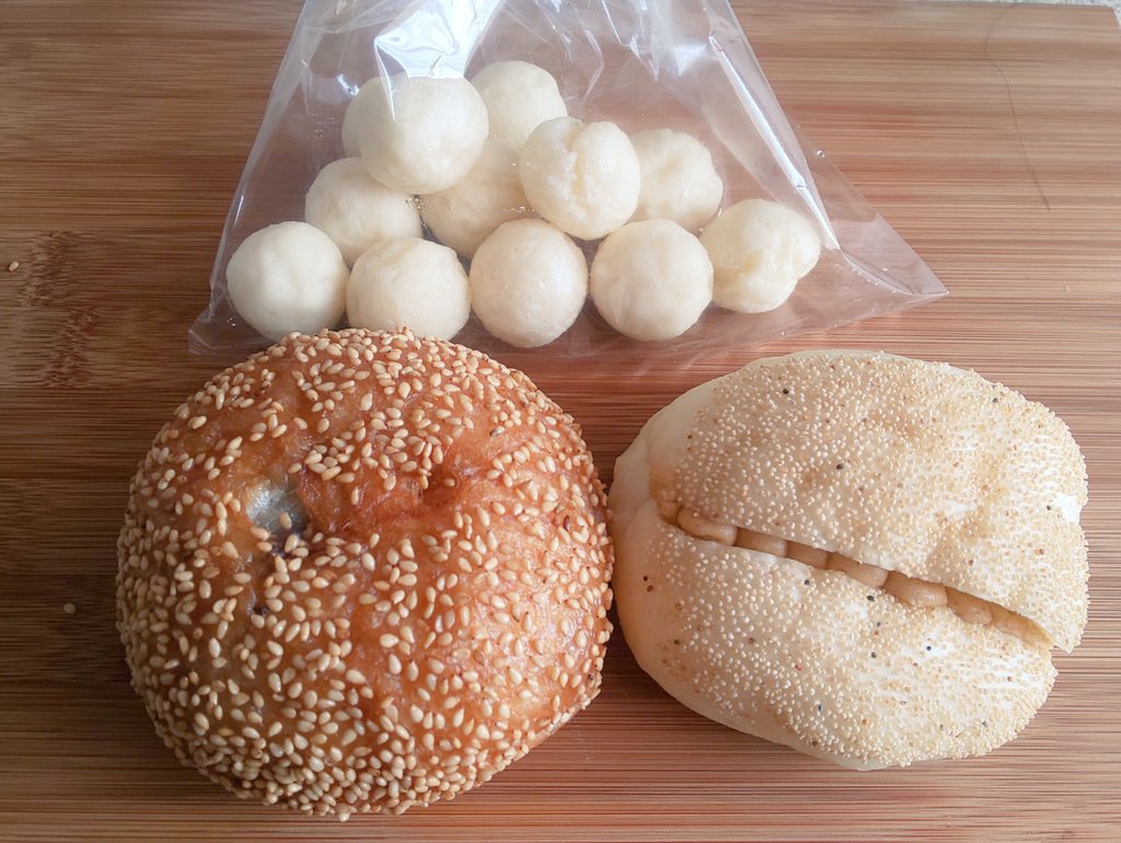 Punyuko 大阪あびこ駅 ブランジュリーササノ 食パンが人気で1枚売りしてくれるパン屋さん º º 有機ごま団子155円 きな粉ロール115円 一口ハイジパン135円 ハイジパンも人気でカスタードや中華あん等々 アンが色々あった 一口ハイジパン中には入っ Punyuko 大阪あびこ駅 ブランジュリーササノ 食パンが人気で1枚売りしてくれるパン屋さん º º 有機ごま団子155円 きな粉ロール115円 一口ハイジパン135円 ハイジパンも人気でカスタードや中華あん等々 アンが色々あった 一口ハイジパン中には入っ