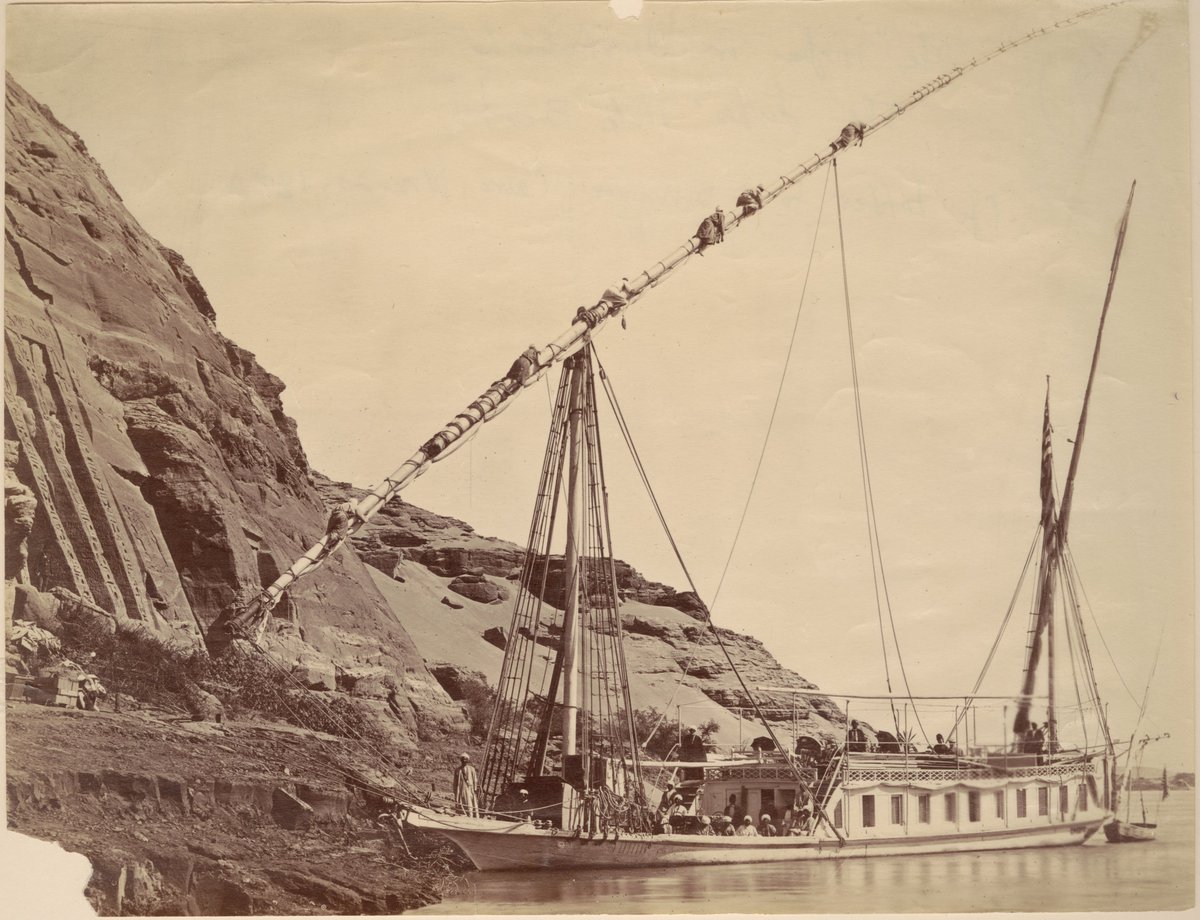 وفي نفس الوقت كان فيه نوع تاني من المراكب أكبر وأوسع، وهي مراكب الذهبية...من بعيد الذهبية والقنجة شبه بعض، ولكن فيهم تفاصيل كتير مختلفة... #MASRZAMAN  #NileBoats