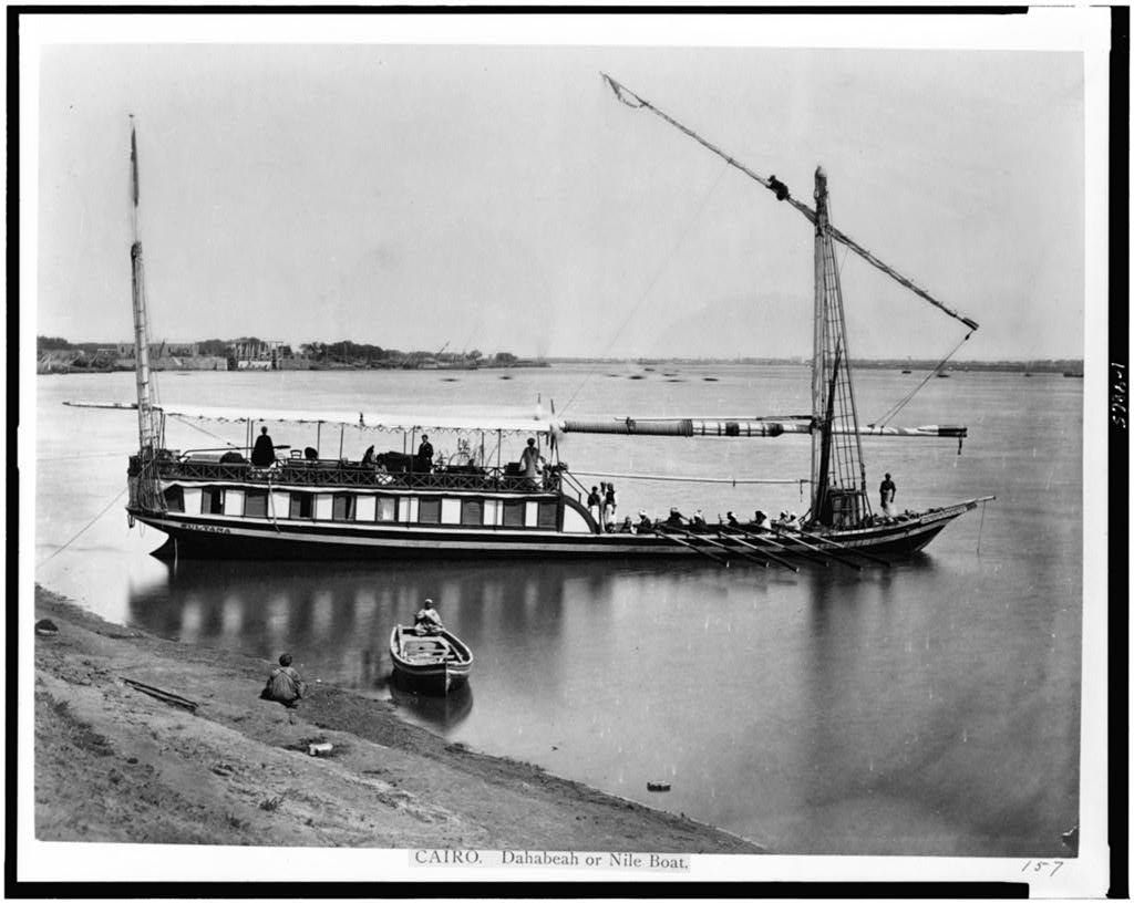 وفي نفس الوقت كان فيه نوع تاني من المراكب أكبر وأوسع، وهي مراكب الذهبية...من بعيد الذهبية والقنجة شبه بعض، ولكن فيهم تفاصيل كتير مختلفة... #MASRZAMAN  #NileBoats