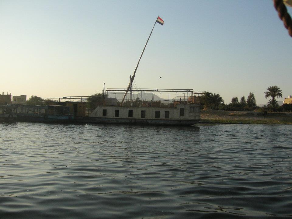 وفي أواخر التسعينات من القرن الماضي، وبعد ما شركة توماس كوك اتسيلت واتباعت كل مراكبها، بعض المستشرقين الأوروبيين قرروا إنهم يشتروا ما تبقى من المراكب الذهبية المركونة على شواطئ النيل، وتصليحها، وإعادتها للخدمة مرة تانية