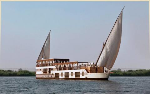 ومع بداية الألفينات، إبتدينا نشوف بقى أنواع من الذهبيات الجديدة، الأكبر حجماً واللي بتتصنع حسب الطلب لشركات السياحة المختلفة...