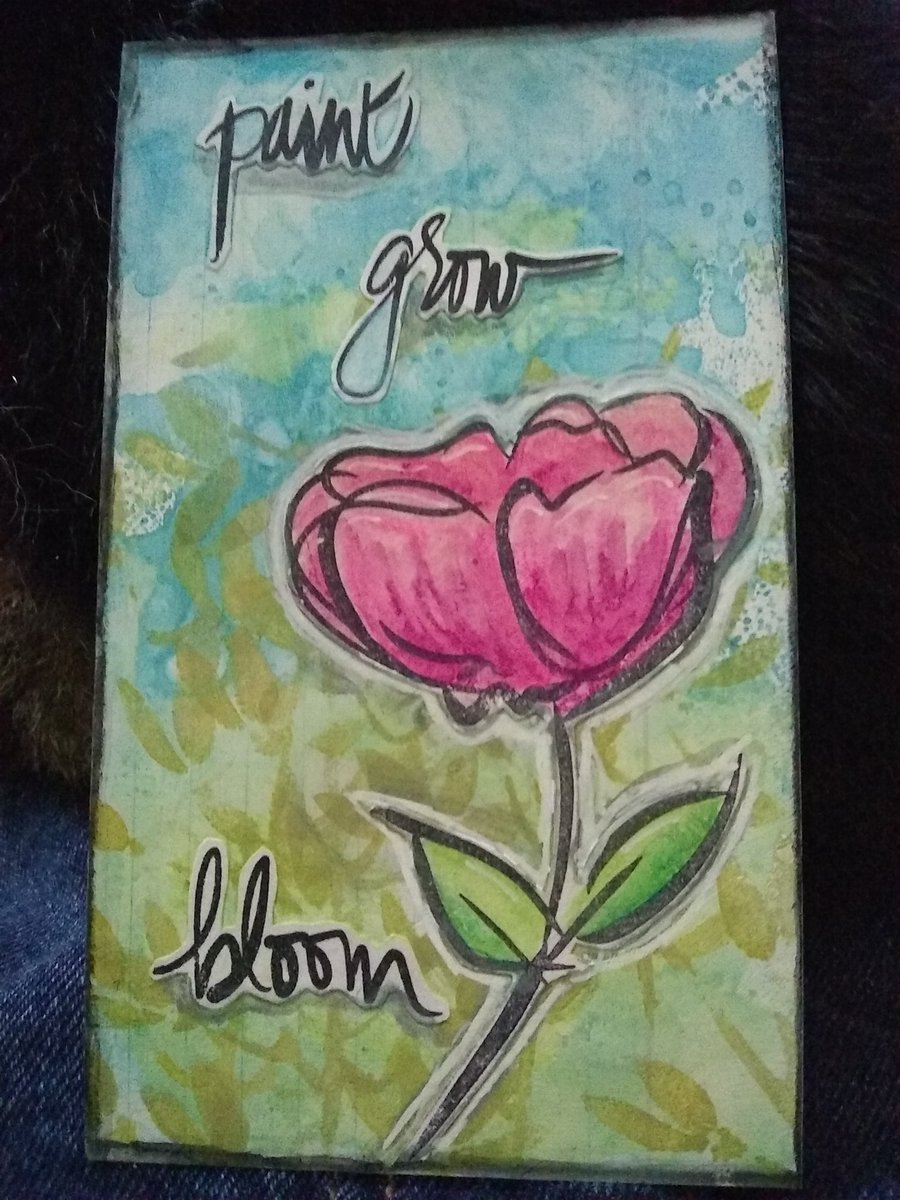 Gigervamp's tweet photo. Here is Pixel, modelling yesterday's #dyicad2019 3/61. I used a mix of #DistressOxide spray inks, #DinaWakley acrylic paints and #ScribbleSticks, and #DinaWakley stamps. @gypsy999 https://t.co/stpsPNEbeF