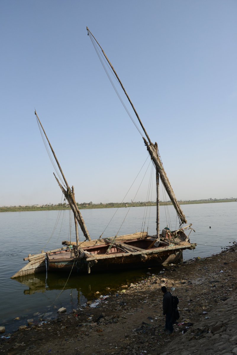 وحالياً المتبقي من المراكب دي عدد محدود جداً ممكن تشوفوه على النيل في القاهرة وحلوان بينقل قش وعلفأو تشوفوه بالقرب من المنيا بينقل حجر جيري...وبعض الناس وخصوصاً في الأقصر وأسوان ابتدوا يحولوا مراكبهم لمراكب نزهه، فبيتهم تعديل بدن المركب، واعادة استخدامها في النزهات الطويلة...