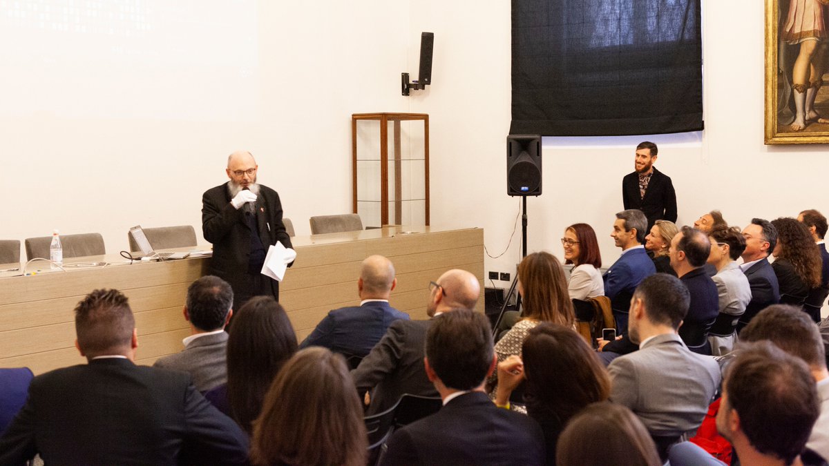 thevisualagency's tweet photo. A day at the Ambrosiana. Thank you all for such a lovely evening!
#TheVisualAgency #Leonardo500 #CodexAtlanticus #BibliotecaAmbrosiana @Ambrosiana1609 https://t.co/4wcnO2Khn2