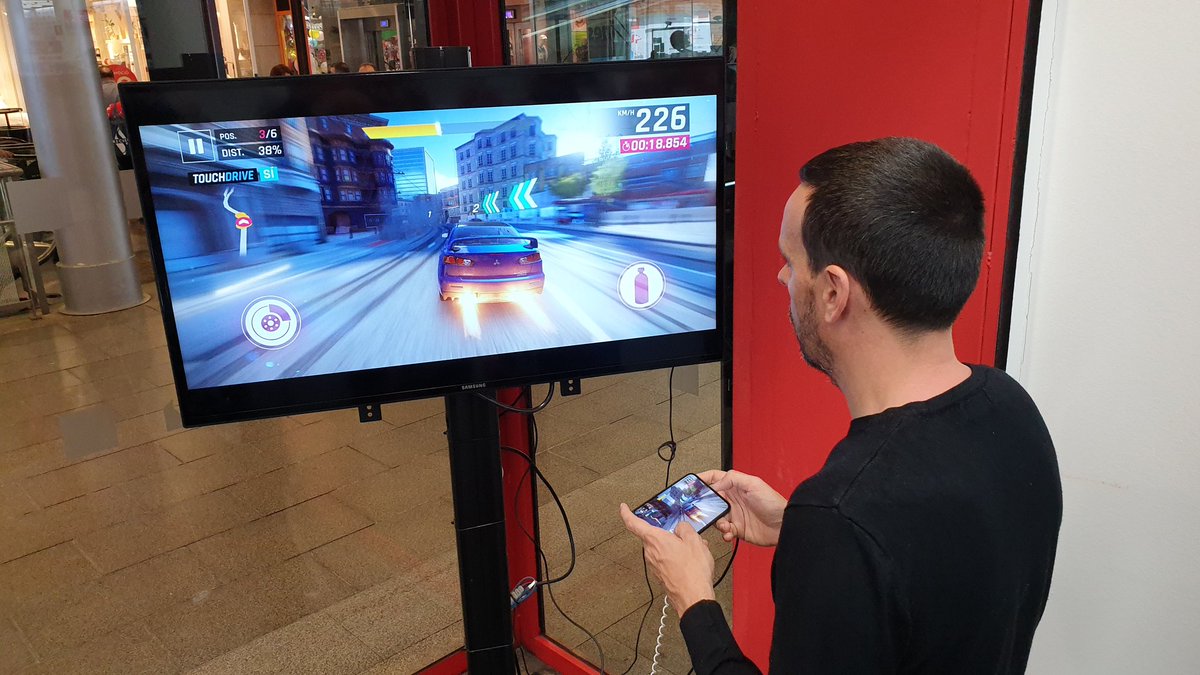 MediaMarkt_es's tweet image. ¡@Outconsumer se ha pasado por el #OnePlusPopup de #MediaMarktLaMaquinista para echarse unas partidas con el nuevo #OnePlus7Pro 🔝  @OnePlus_ES ¡Eres un grande! 👍