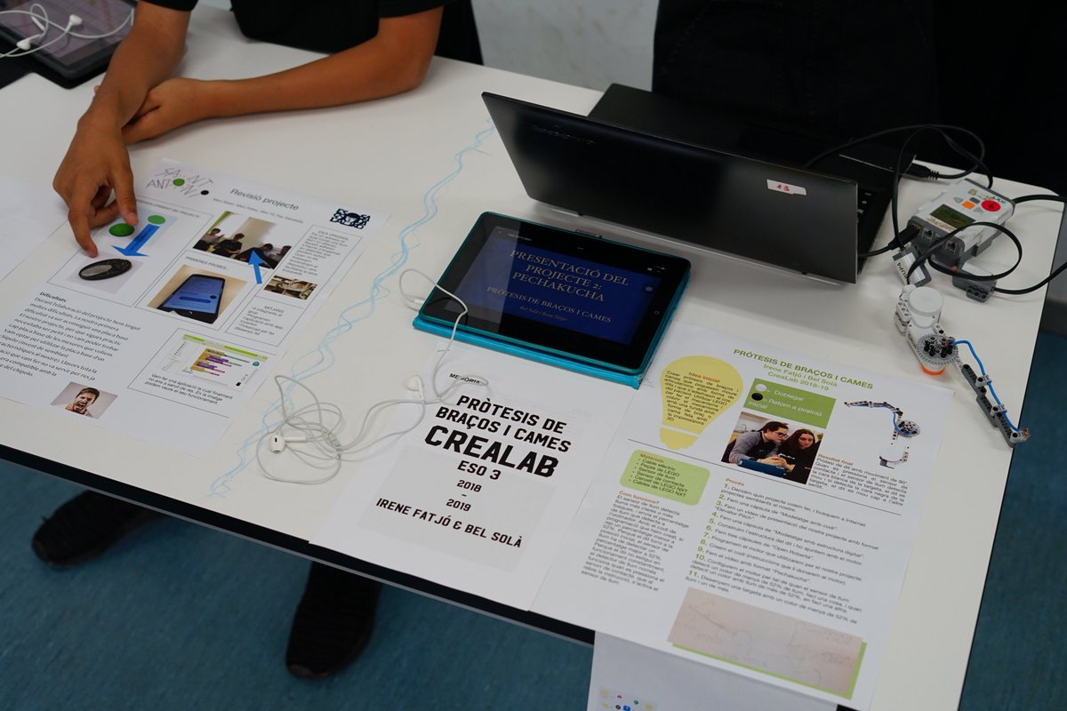 escolasadako's tweet photo. Fira de Mostres de #CreaLabSDK @escolasadako #ESO3SDK : projectes #STEAM per fer realitat les seves idees, moltes en benefici de la societat #makers #3Dprinting #Robotica #microcontroller #Apps https://t.co/2e0J04LEny
