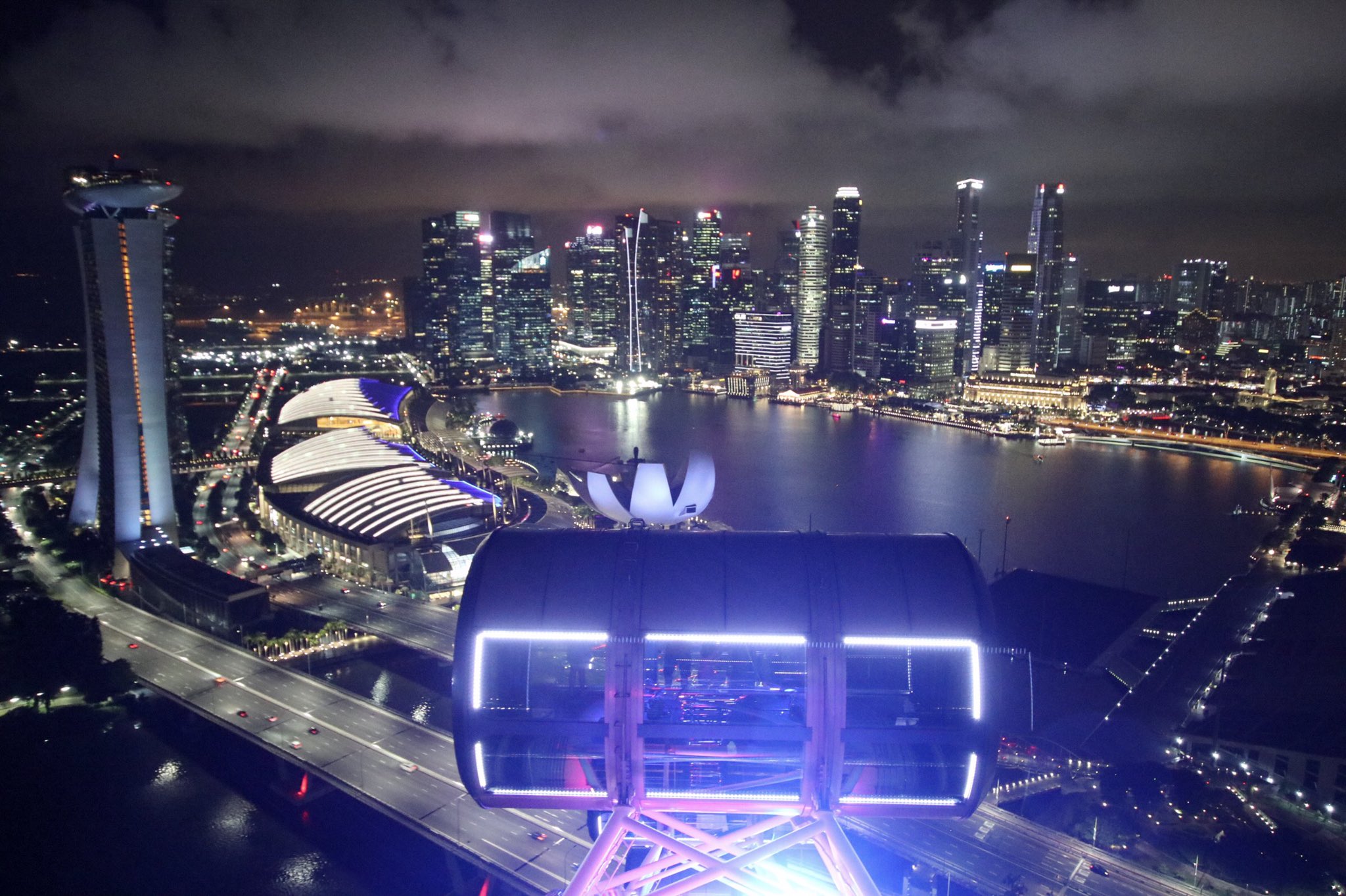 祥花 シンガポールフライヤーからの景色 マリーナベイの夜景綺麗すぎた シンガポールコナン旅 T Co Mwqmtwoqun Twitter