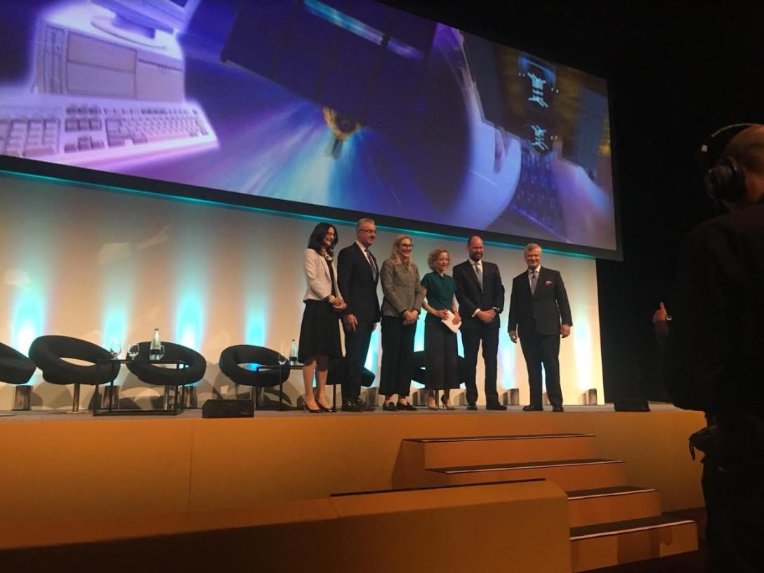 Great panel discussing the new world of #risk featuring Cécile Fresneau at <a href="/Airmic/">Airmic</a> #Airmic2019: qbeeurope.com/news-and-event…