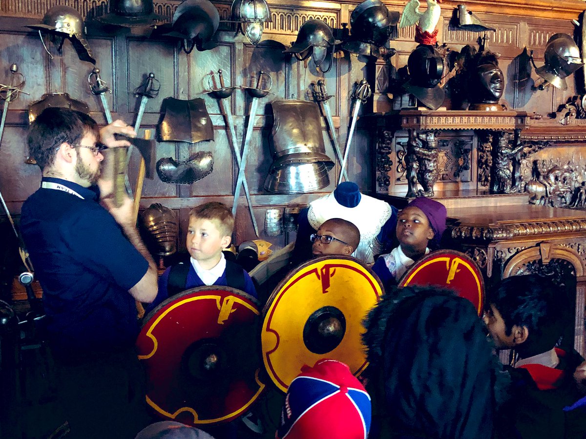KirchinMiss's tweet photo. What a wonderful morning we are having at Warwick Castle! Year 2, 3 &amp; 4 have been to the Great Hall, Time Tower and the Conquerors Fortress. We have had our lunch on the grass and look forward to the bird show next! #WarwickCastle #schooltrip https://t.co/SoIV0qzFvZ