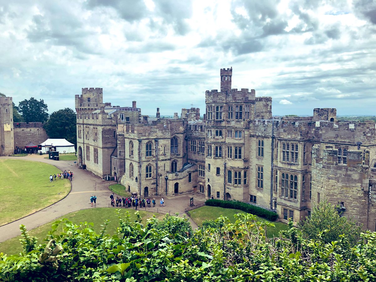 KirchinMiss's tweet photo. What a wonderful morning we are having at Warwick Castle! Year 2, 3 &amp; 4 have been to the Great Hall, Time Tower and the Conquerors Fortress. We have had our lunch on the grass and look forward to the bird show next! #WarwickCastle #schooltrip https://t.co/SoIV0qzFvZ
