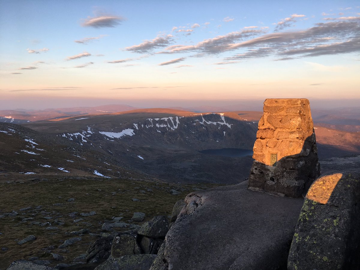 scottish_wild's tweet photo. @ScotsMagazine Sunrise on the top of Lochnagar a couple of weeks ago 😍 https://t.co/h57tJwB9CT