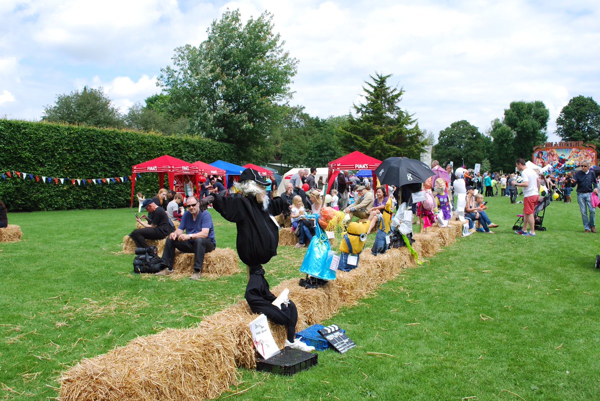 Music on our stage will include local school choirs, #Borehamwood Brass, #Phoenix Band and @AmeliaLappert
