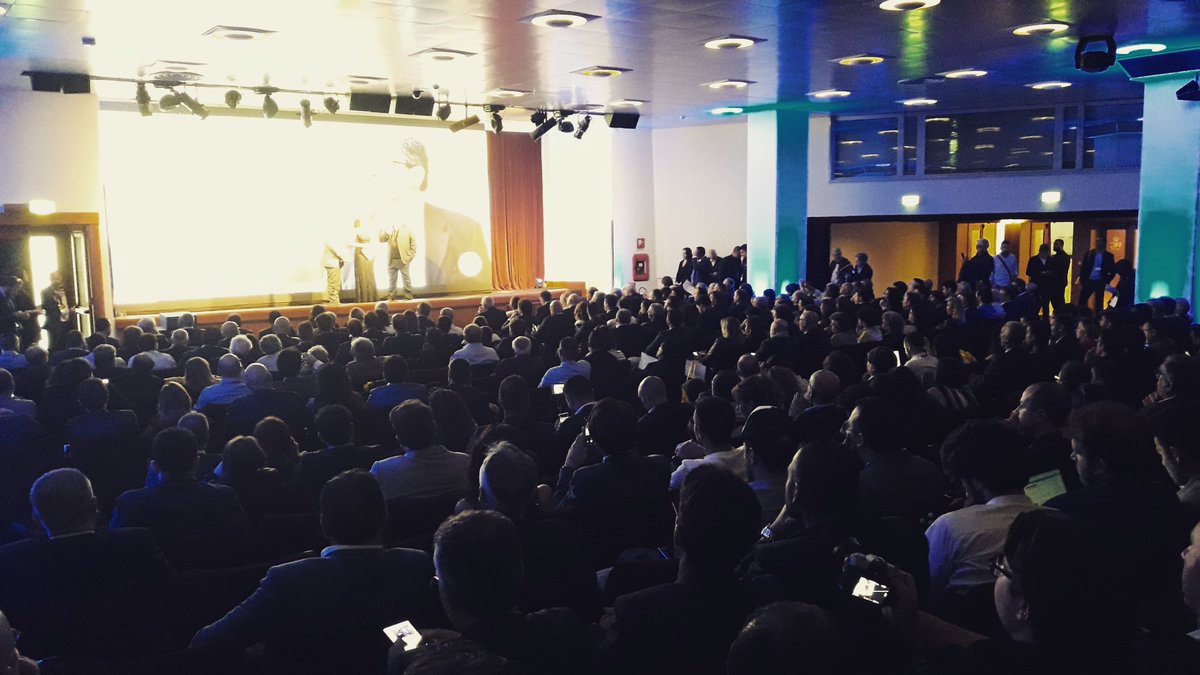 Sala gremitissima fino all'ultimo posto per il gran galà di "Football Leader" 2019. #FL2019