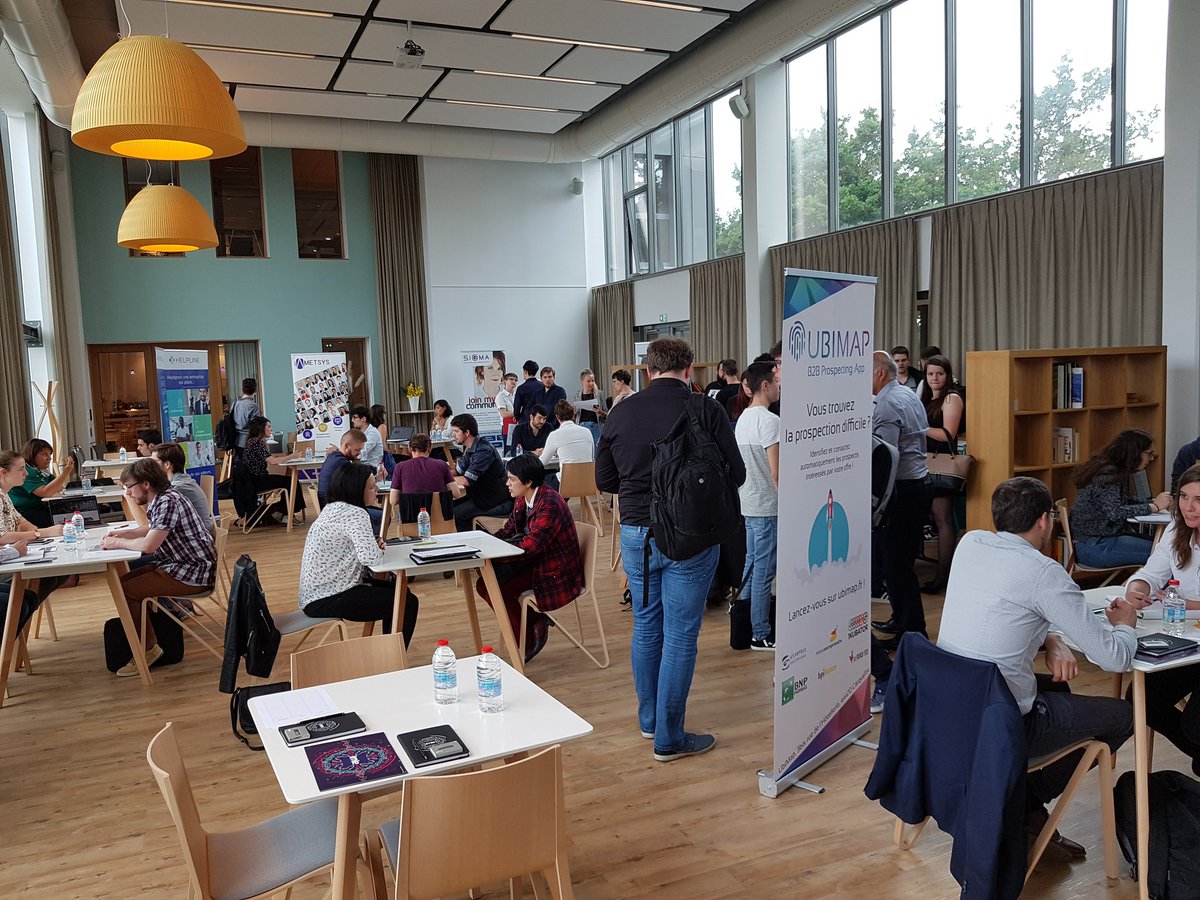 AudreyBataille's tweet photo. Une soirée, des rencontres ! 
Merci aux entreprises d'être présentes à notre #jobdating au centre @EupTouYou.
Nos étudiants sont impatients de les rencontrer et de décrocher leur #alternance ! 
#numerique #informatique 
@EcoleIMIE https://t.co/jVgxHqUee7