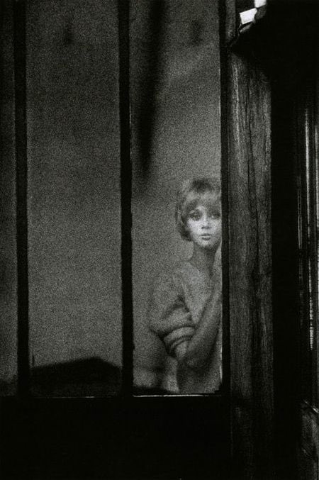 antojackie's tweet photo. Verrà un giugno accaldato
ed io sarò in qualche maniera
nel nido dove abiti, forse senza
voce... arriverò
come un’onda...rimarrò senza fare domande
nel silenzio

#MondoDiVersi/E.Rimolo
#LaTerraOriginale

@artdielle @OpheliaQueirozP @isidemoni @mirianagrassi1 @ghegola

ph. J.Sieff https://t.co/BTXwYhH2rs