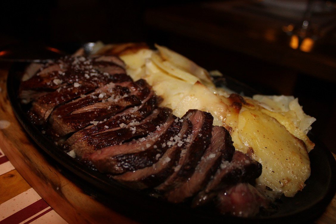 Junio comienza a lo grande cuando vienes a cenar a #Caripen y pruebas platos como este.🔥

#restaurantefrances #romanticplans #madrid #foodie #picofday #amazing #nightmadrid #happiness