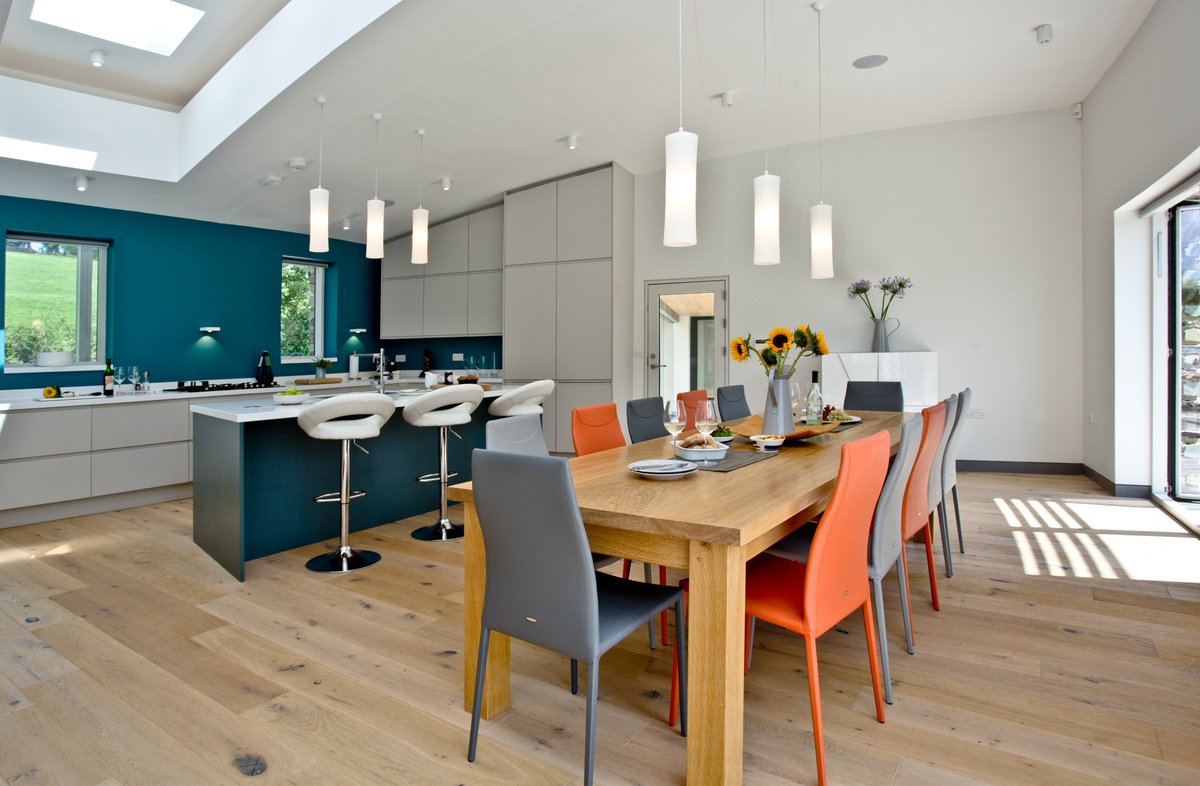 It's #DevonDay 🎉 🌊⛱
Now we may be a tiny bit biased, but we love our county. From the sandy beaches in South Devon to the dramatic, rugged coastline to the north, there’s a Devon holiday to suit every kind of visitor and every kind of break #SoBlueChip