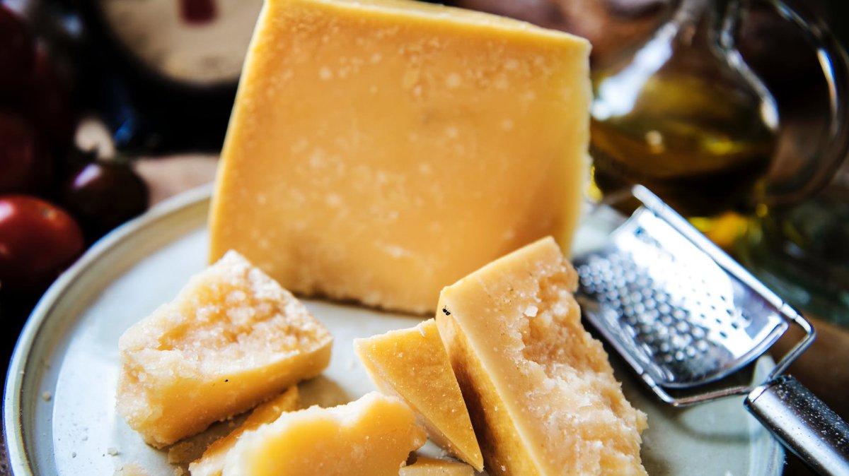 Happy #NationalCheeseDay! Did you know the average American eats 35 pounds of cheese per year? #JuneDairyMonth