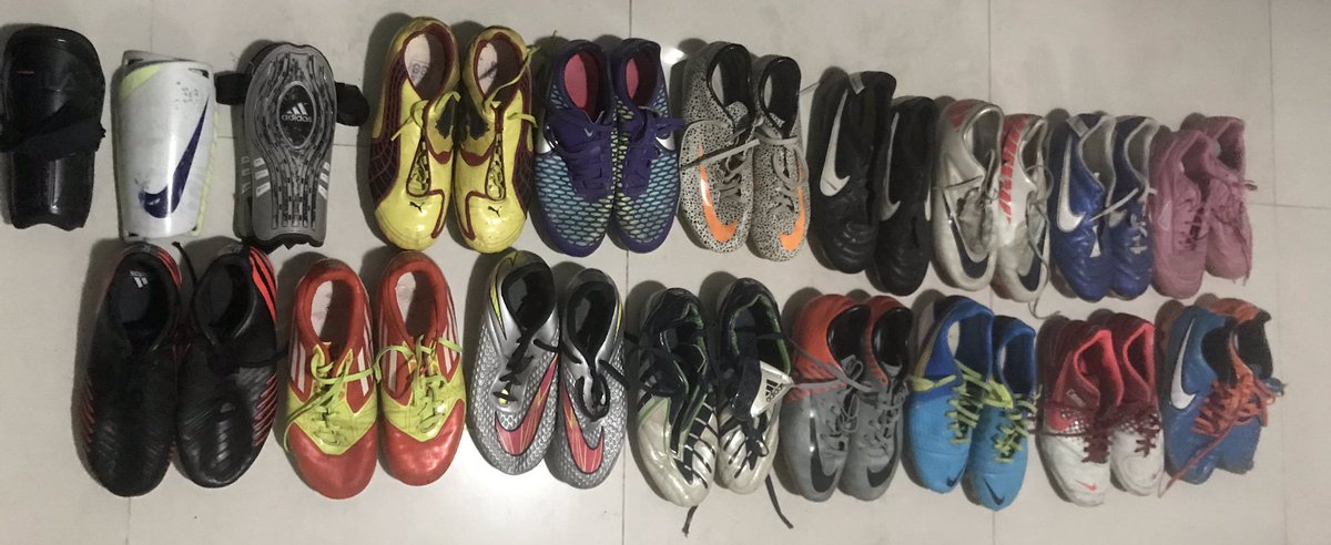 la12tuittera's tweet photo. Gran gesto de la jugadora de #Boca @CamuGomezAres: donó su colección de botines, medias y canilleras a las jóvenes del equipo @AtleticoFf de Carlos Casares para que puedan entrenar 👏👏👏 https://t.co/72kBW7DWZE
