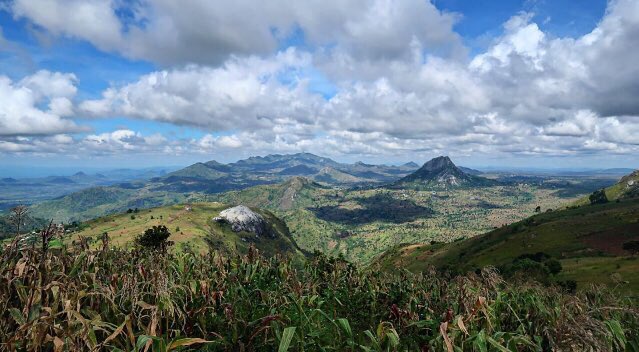 @TheTravelCamel @FunInFairfax Hiking is always best for exploring; seeing different terrain, animals and communities living off the beaten track. Walking also allows you to meet & speak with people properly. #Malawi #hiking #TRLT @BradtGuides @TourismMalawi