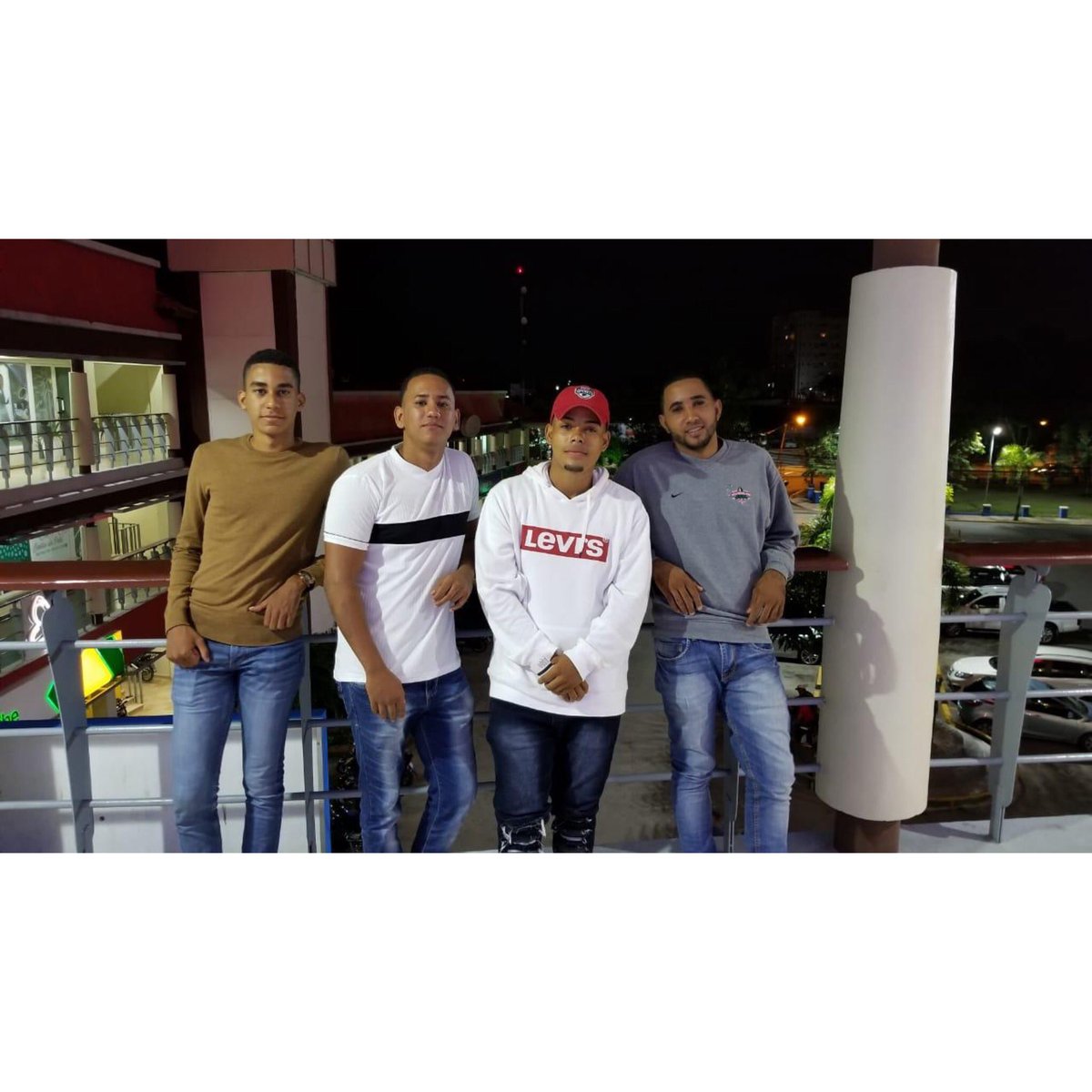 Rodriguez__JC's tweet photo. Gente buena. 💪🏽🔥 https://t.co/1R59X8wW7l