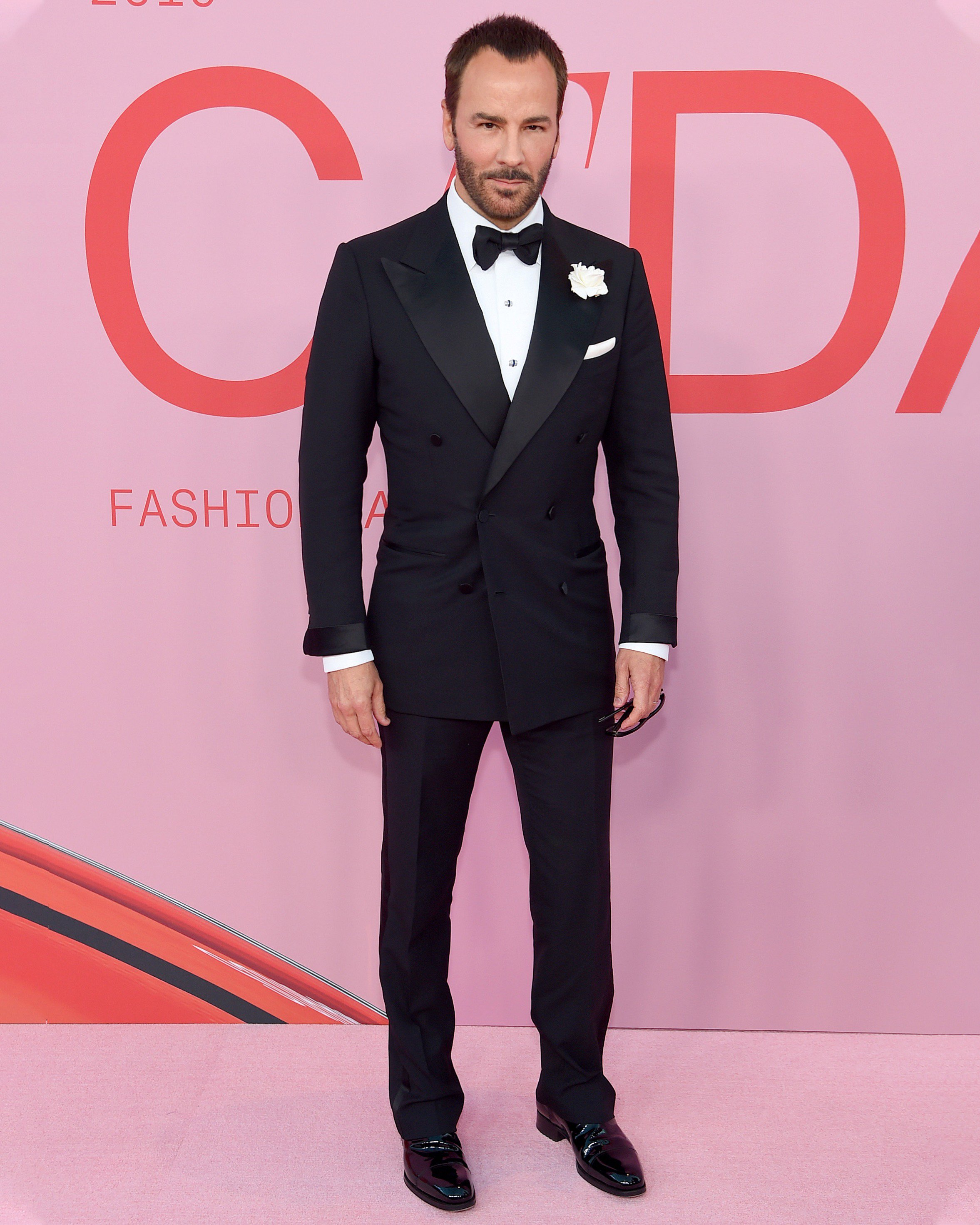 توییتر \ TOM FORD در توییتر: «Tom Ford wore a black TOM FORD double  breasted Windsor tuxedo and Carine Roitfeld wore a black TOM FORD gown with  crystal pave chains to the