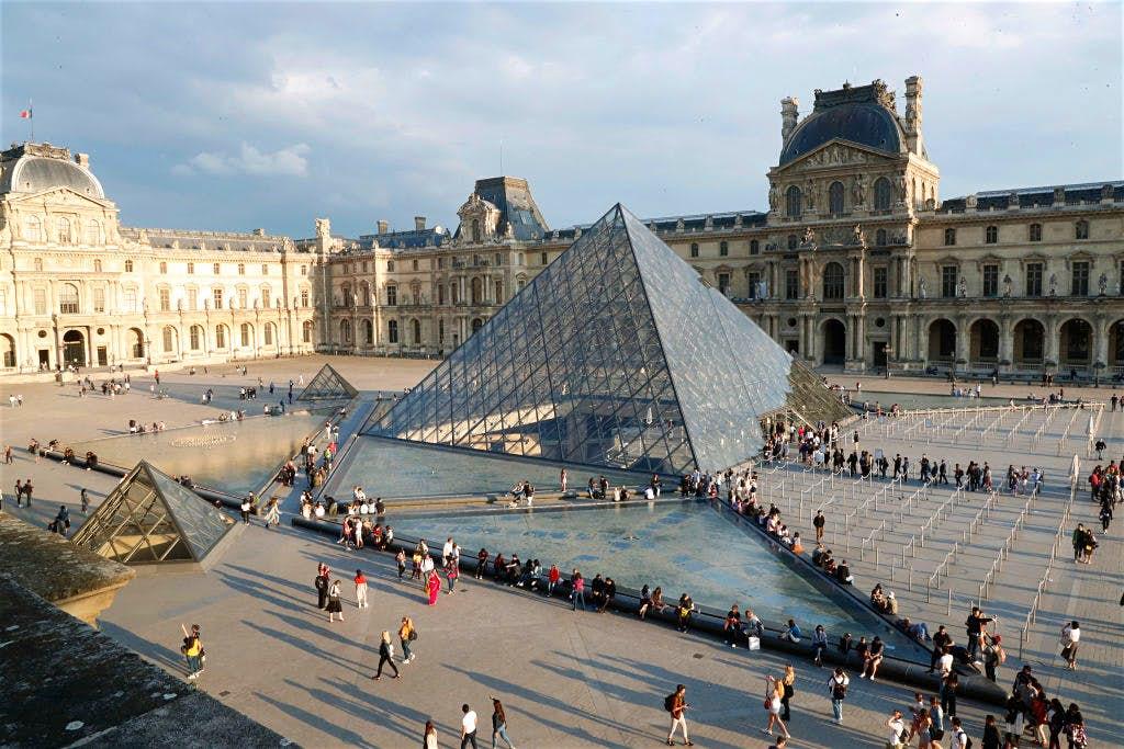lonelyplanet's tweet photo. Leave the long lines to the Louvre and try these Paris museums instead: https://t.co/1fsohOz3uZ https://t.co/VyZfKqjRyA