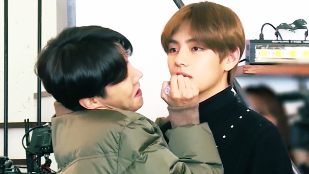Excuse me but, Taehyung is Hoseok’s baby!  #vhope  #hoseok  #taehyung