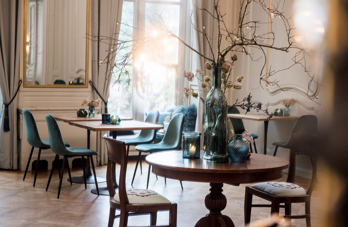 Het kiezen van een ceremoniemeester voor een bruiloft is vaak een hele opgave. Kies je voor vrienden, familie of gaan jullie toch voor een professional? Ontdek deze tips en maak de perfecte keuze! ow.ly/yNp150uwcLS 
#bruiloft #trouwen #ceremoniemeester
