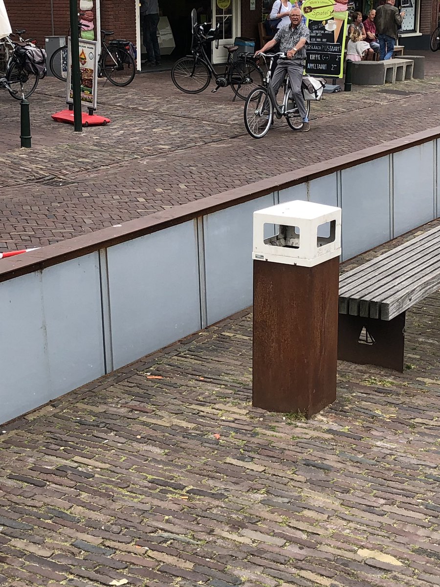 Haven #Spakenburg 2017 #FlexibeleWaterkering 600 meter, langste van de wereld. Knap staaltje techniek! Prullenmand in meerpaal